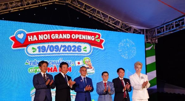 写真　グランドオープンセレモニーの様子（ジェトロ撮影）