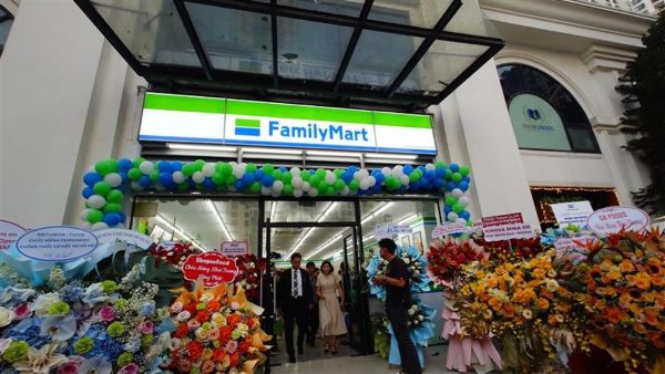 写真　新たにオープンしたロイヤルシティ店（ジェトロ撮影）