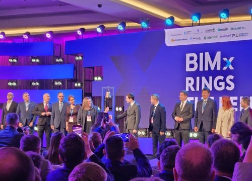 写真　モルドバ国際証券取引所（BIMx）のベル鳴らし式の様子（ジェトロ撮影）