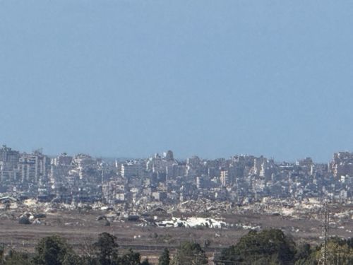 写真　イスラエル側から望むガザ市街地（ジェトロ撮影）