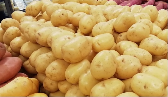 写真　「飲食料品」で最もインフレ上昇率が高くなったジャガイモ（ジェトロ撮影）